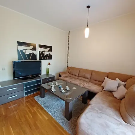 Pineto Apartamento Makarska